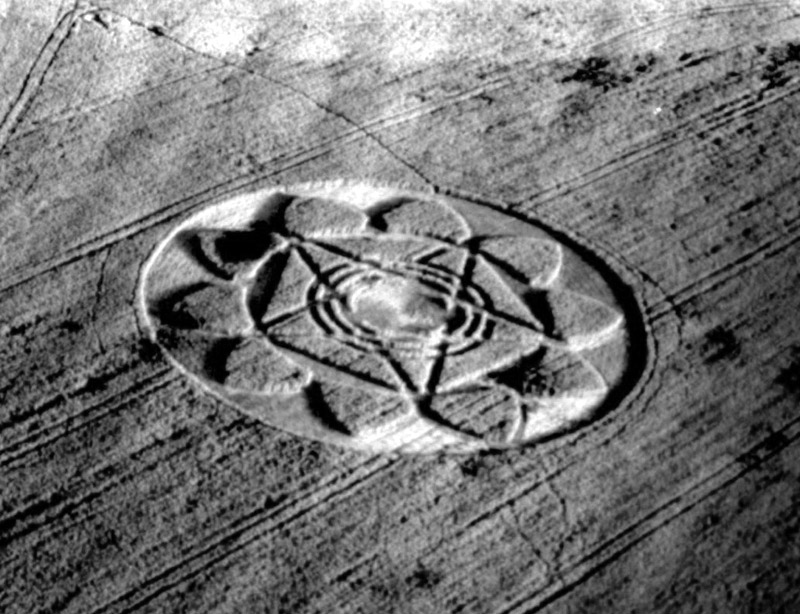 Huntingdonshire crop circle, aerial photo 2