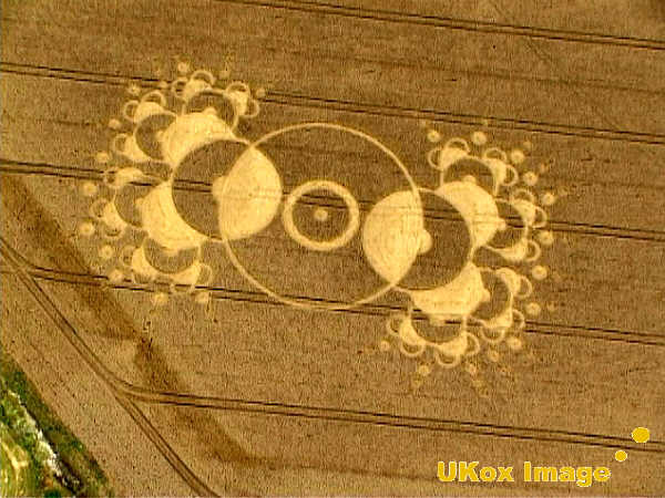 Chilbolton Radio Telescope, Hampshire crop circle, aerial photo 2