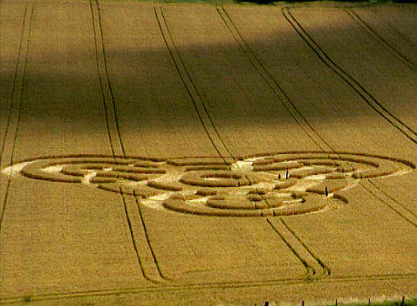 Giant's Grave, Wiltshire crop circle, aerial photo 3