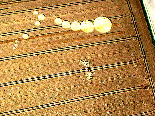 Tanhill Penning, Wiltshire crop circle, aerial photo 2