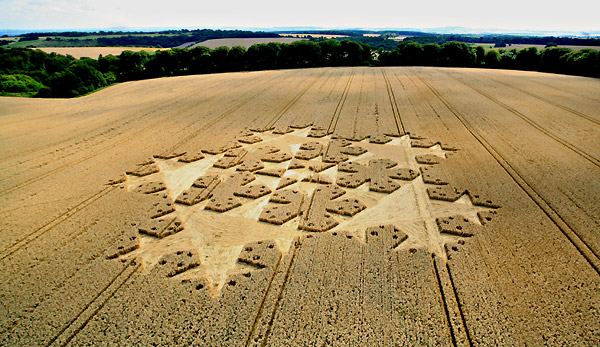 Chute Causeway, Wiltshire crop circle, aerial photo 13