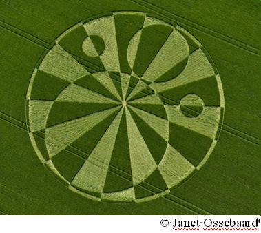 Liddington Castle, Wiltshire crop circle, aerial photo 21