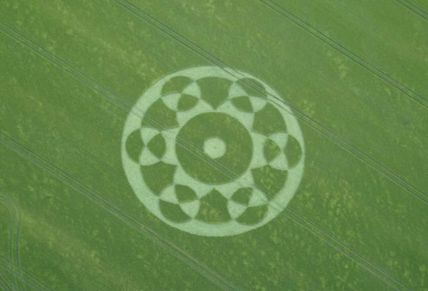 Silbury Hill, Wiltshire crop circle, aerial photo 17