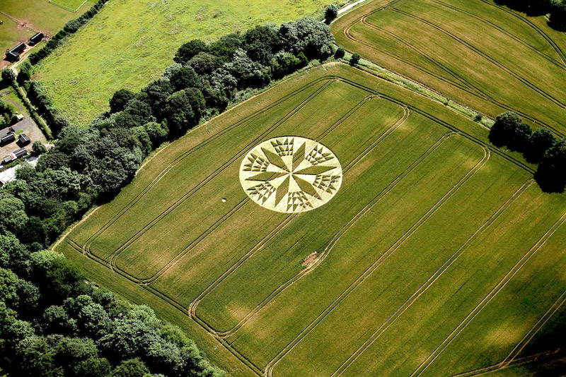 Burrow Hill Fort, Warwickshire crop circle, aerial photo 4
