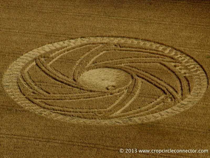 Etchilhampton Hill, Wiltshire crop circle, aerial photo 4