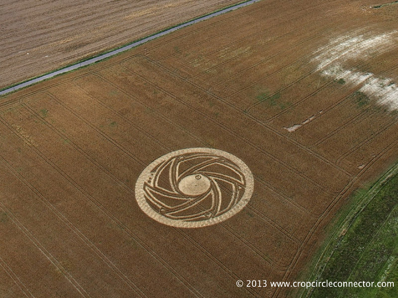Etchilhampton Hill, Wiltshire crop circle, aerial photo 8