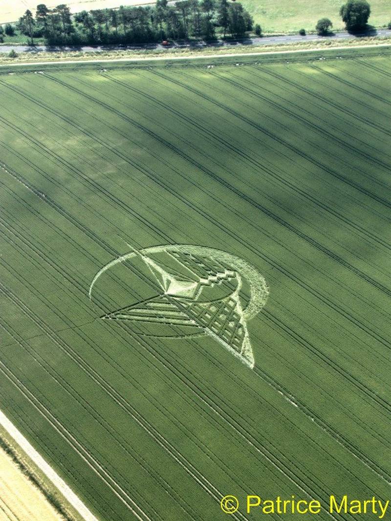 Avebury Trusloe, Wiltshire crop circle, aerial photo 19
