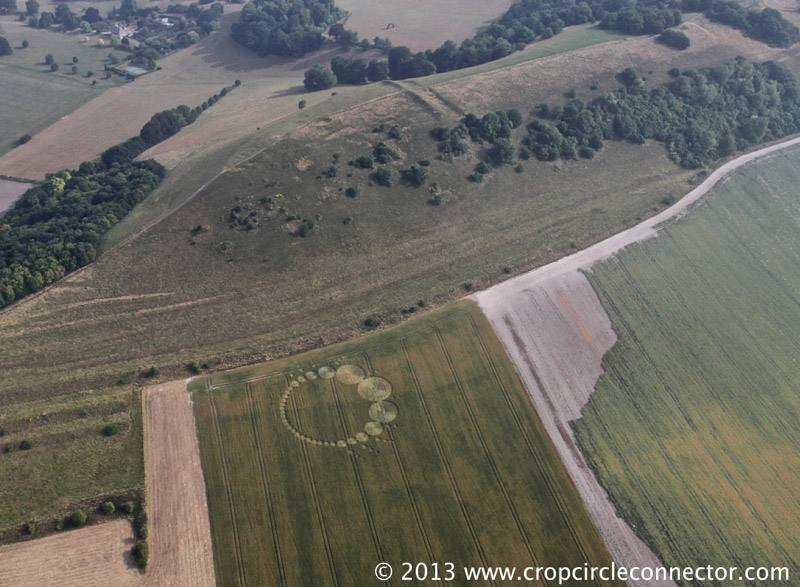 Giant's Grave, Wiltshire crop circle, aerial photo 3
