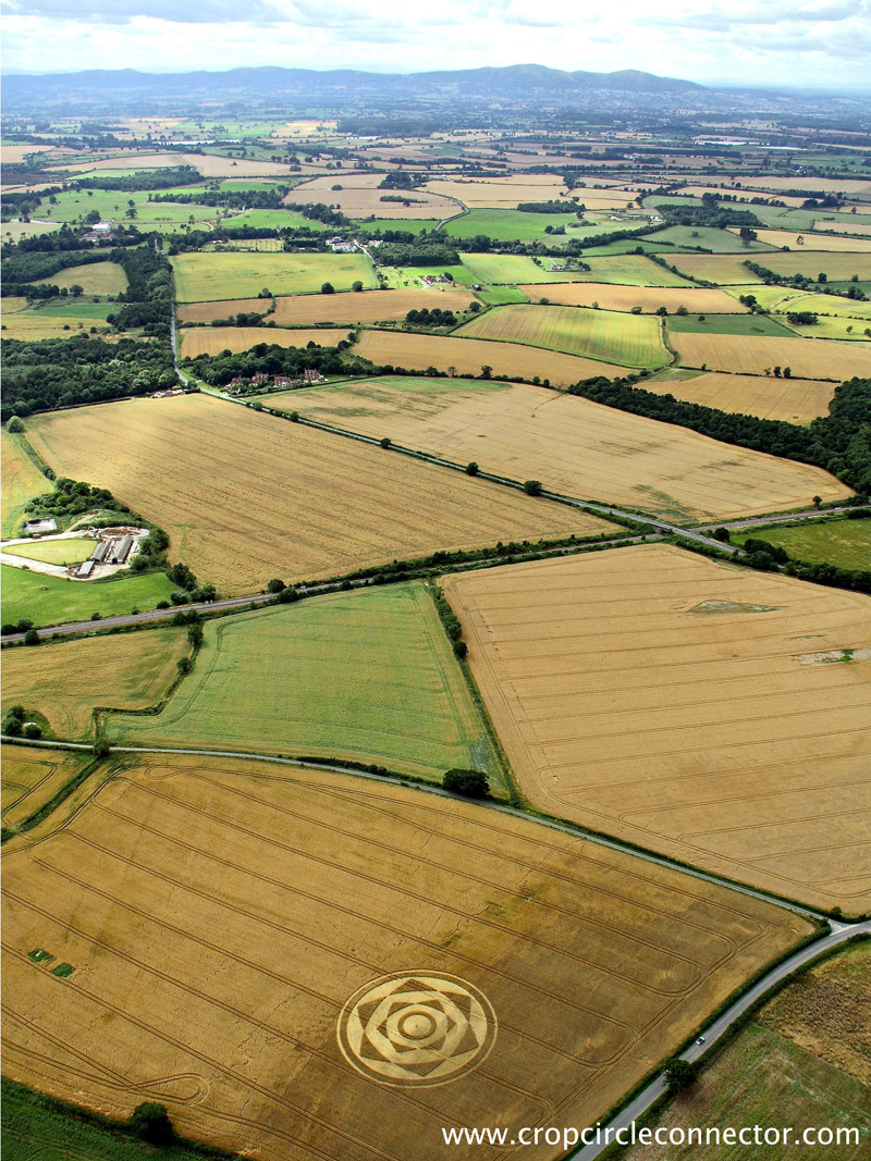 Harewell lane, Worcestershire crop circle, aerial photo 3