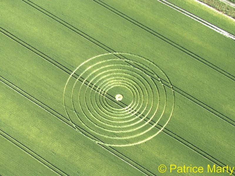 Avebury Trusloe, Wiltshire crop circle, aerial photo 111